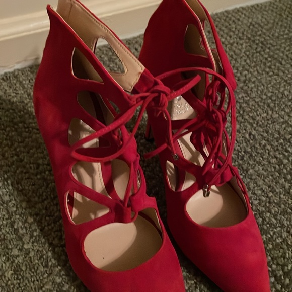 Red suede Vince Camuto heels - Picture 6 of 7
